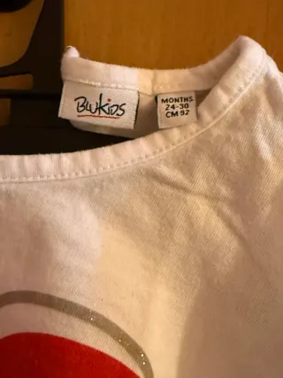 Maglietta bianca con cuore rosso love