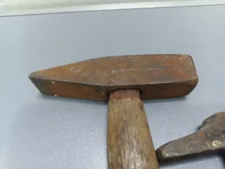 2 Martillos de madera y metal
