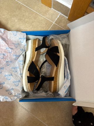 Sandalias negras cuña esparto