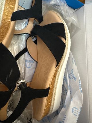 Sandalias negras cuña esparto