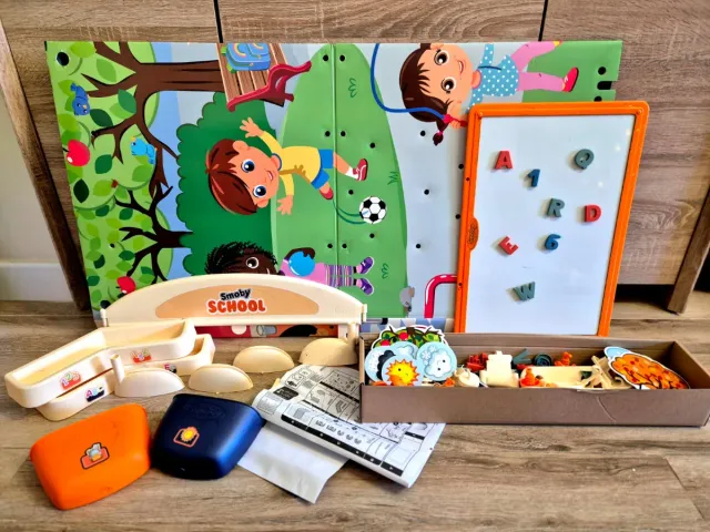 Escuela Plegable Smoby con 104 Accesorios