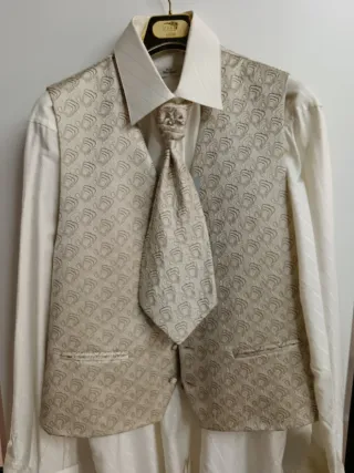 Conjunto Chaleco y Plastrón Novio/Padrinos Beige