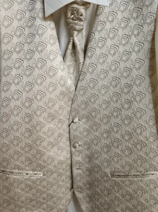 Conjunto Chaleco y Plastrón Novio/Padrinos Beige