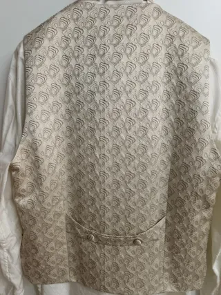 Conjunto Chaleco y Plastrón Novio/Padrinos Beige