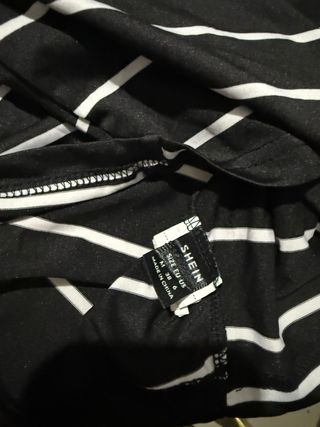 Top SHEIN rayas blancas y negras