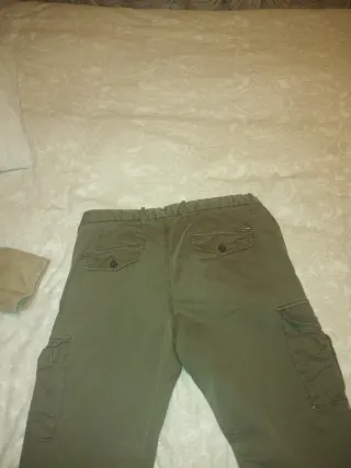 Pantalón cargo Mango verde