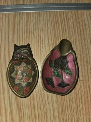 Lote Ceniceros de latón con diseño de búho y flor