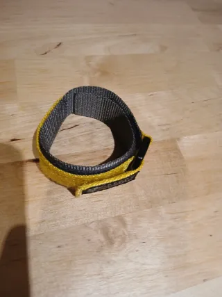 Correa de reloj gris y amarilla marca Oregón de 20