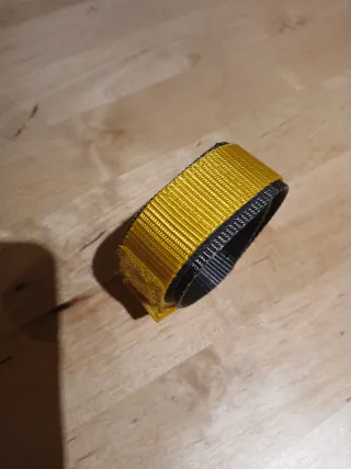 Correa de reloj gris y amarilla marca Oregón de 20