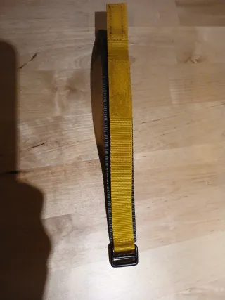 Correa de reloj gris y amarilla marca Oregón de 20