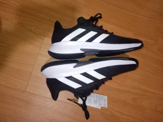 Zapatillas Adidas court Jam Negras y Blancas