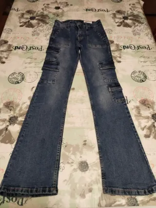 Pantalón vaquero niña flare cargo