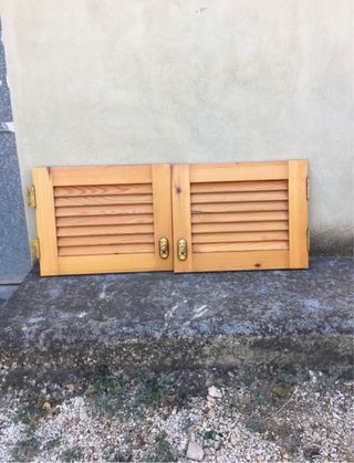 Marco y puertas de madera para armario empotrado