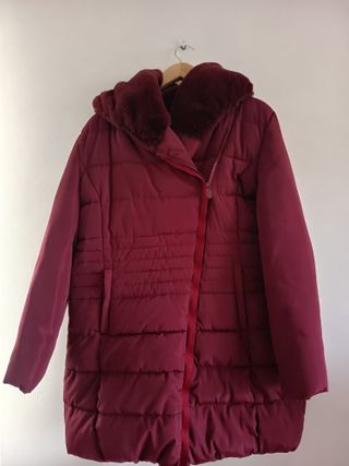 Abrigo Laura Jo Rojo con Capucha y Pelo