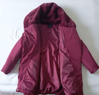 Abrigo Laura Jo Rojo con Capucha y Pelo