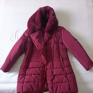 Abrigo Laura Jo Rojo con Capucha y Pelo