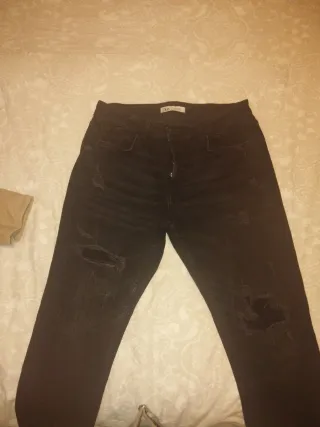 Pantalones Zara negros rotos