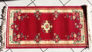 Tappeto rosso con fiori 120x62