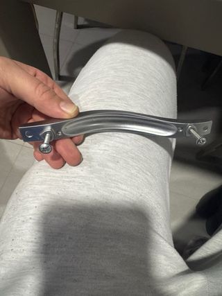 Tirador de mueble curvo