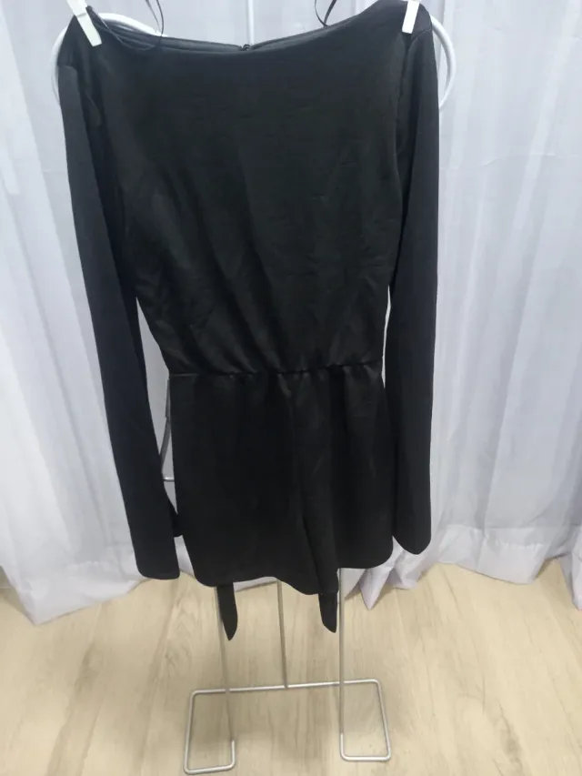 Mono corto negro manga larga