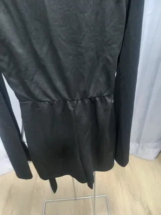 Mono corto negro manga larga