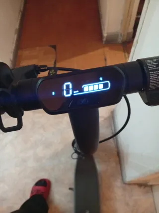 Patinete eléctrico con todo