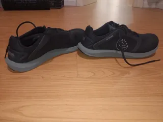 Zapatillas Topo Athletic Negras y Grises