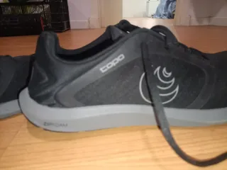 Zapatillas Topo Athletic Negras y Grises