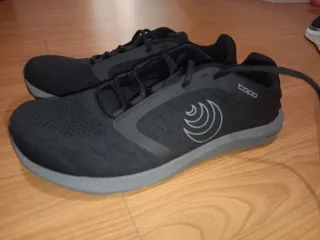 Zapatillas Topo Athletic Negras y Grises