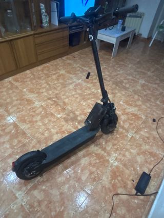 Patinete eléctrico negro