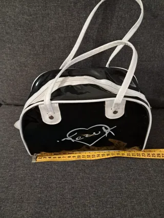 Borsa Tezuk nera con cuore bianco