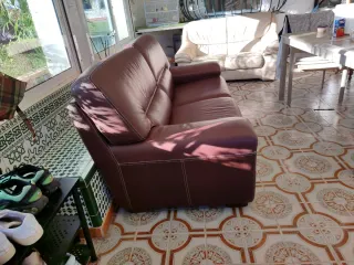 Dos Sofás de piel marrón