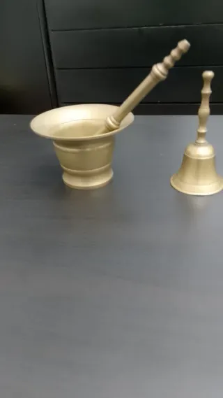 Lotto di 2 mortai e 2 campane in ottone