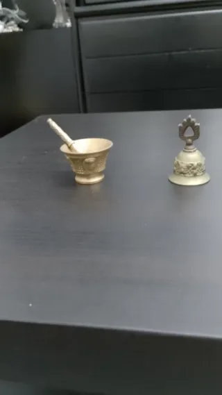 Lotto di 2 mortai e 2 campane in ottone