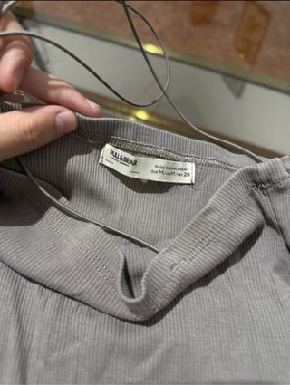 Top gris de tirantes finos – Pull&Bear