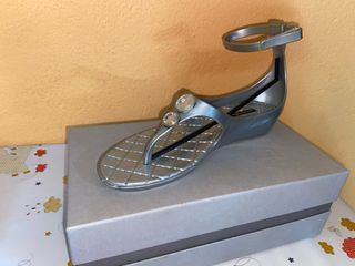 Sandalias plateadas planas con pedrería