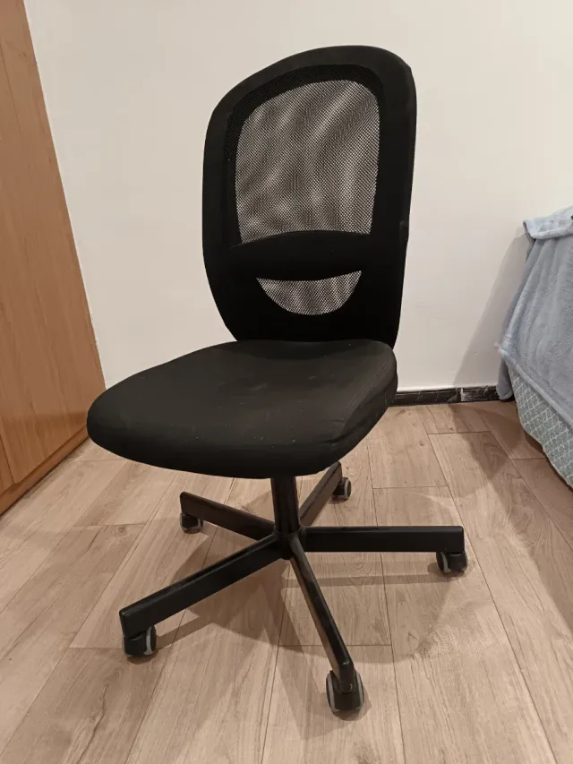 Silla de oficina ergonómica negra