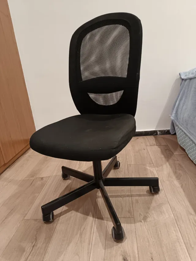 Silla de oficina ergonómica negra