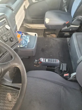 Camion gancho portacontenedores multilift