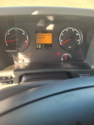 Camion gancho portacontenedores multilift