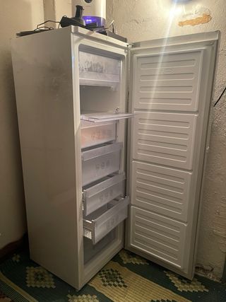 Congelador vertical Beko No Frost