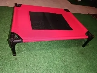 Cama elástica para perro mediano