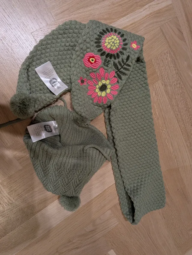 Conjunto de gorro y bufanda niña Tuctuc talla 4-6
