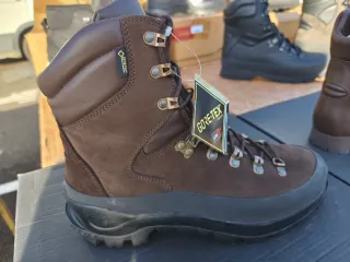 Bota Montaña y Nieve Marrón