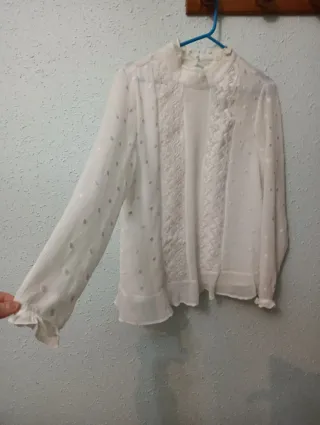 Blusa blanca con detalles bordados