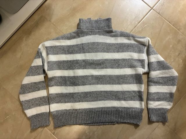 Jersey rayas Stradivarius gris y blanco