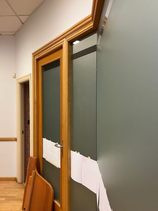 Escaparate cristal seguridad + puerta