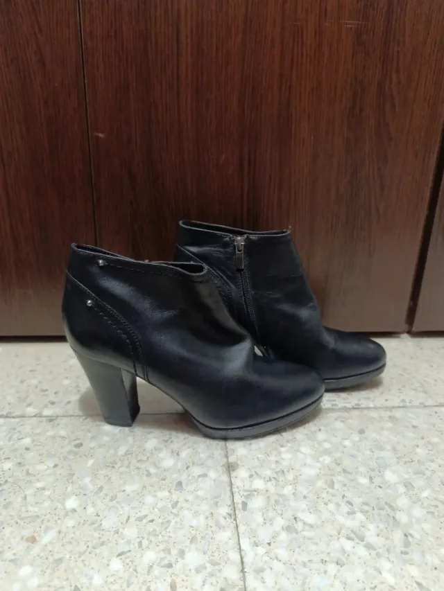 Botines negros tacón