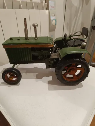 Tractor de metal decorativo