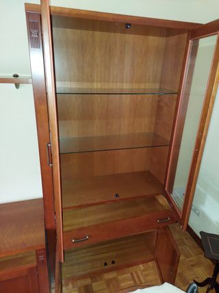 Mueble de salón con vitrinas de madera